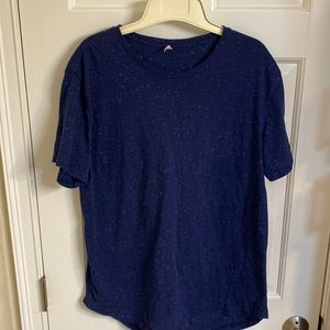 L patterned navy t shirt